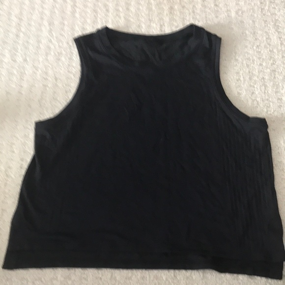 lululemon athletica Tops - Lululemon Black Crop Top sz. 2 Mint Like New